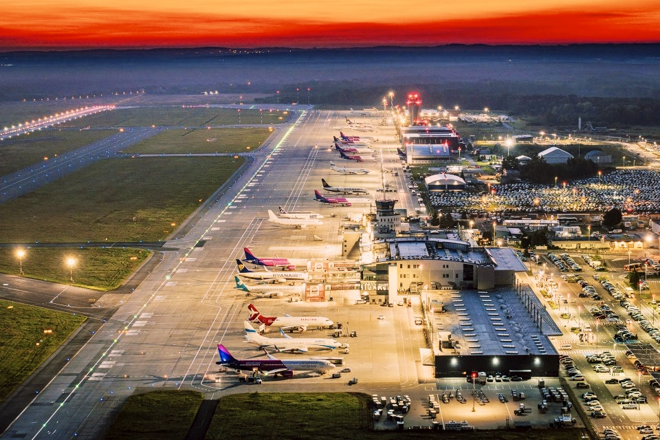 Katowice Pyrzowice: jak dojechać, nawigacja i noclegi przed lotem