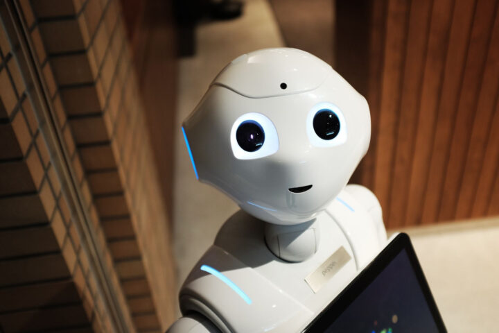 Linie lotnicze blokują przewóz humanoidalnych robotów – co to oznacza dla pasażerów?